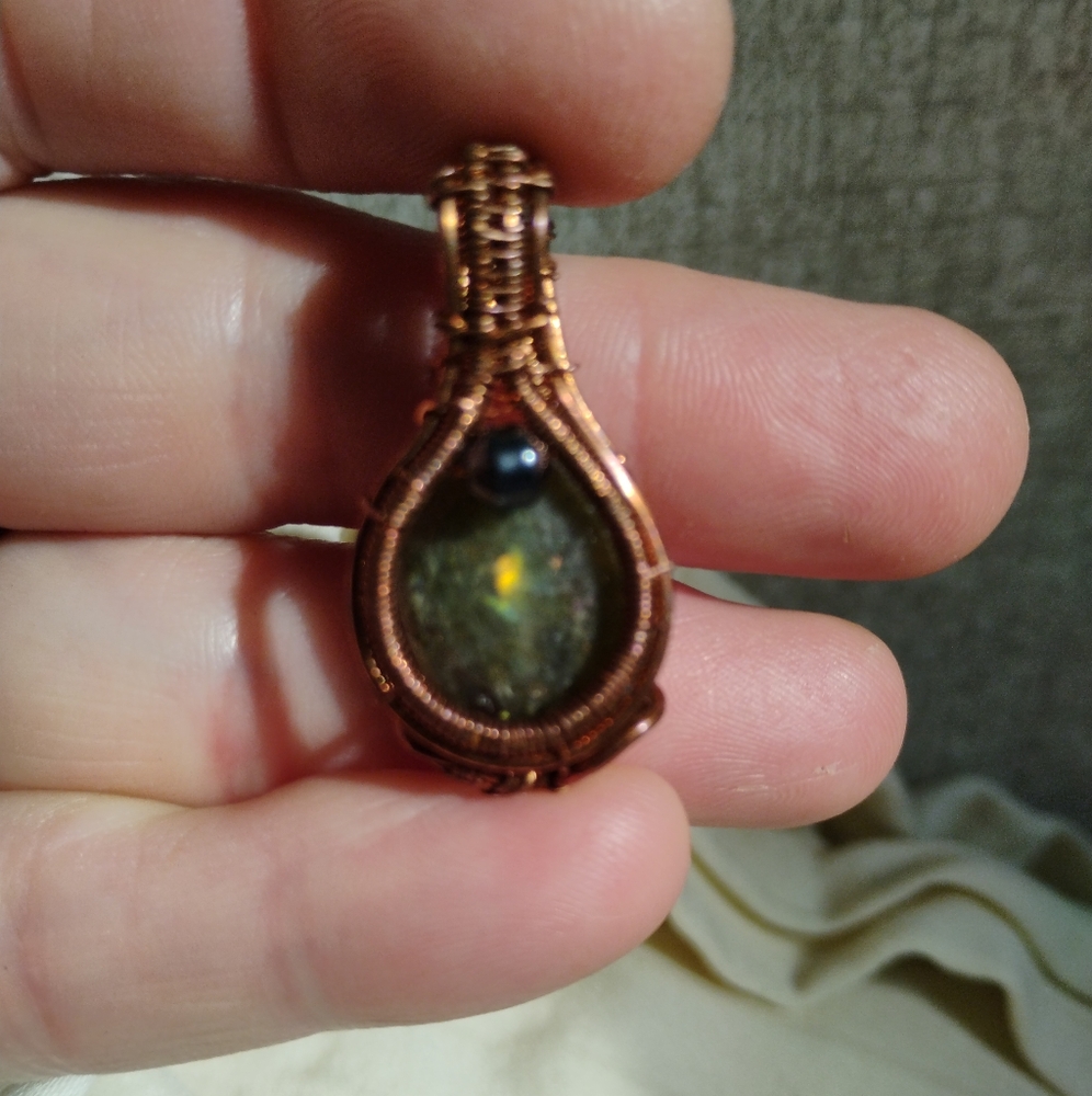 Elegant Copper and Labradorite Stone Pendant